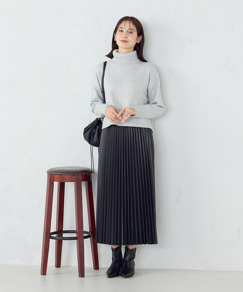 COMME CA ISM（コムサイズム）の「【ウォッシャブル】バックスリット オフタートルニット（ニット/セーター・レディース・ブラウン/ライトグレー/アイボリー/ライラック/サックスブルー・FREE）」の8枚目の写真