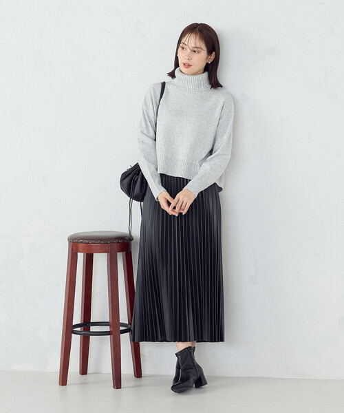COMME CA ISM（コムサイズム）の「【ウォッシャブル】バックスリット オフタートルニット（ニット/セーター・レディース・ブラウン/ライトグレー/アイボリー/ライラック/サックスブルー・FREE）」の9枚目の写真