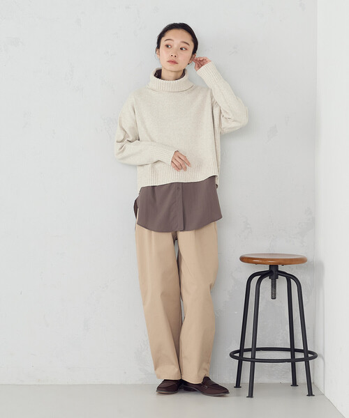 COMME CA ISM（コムサイズム）の「【ウォッシャブル】バックスリット オフタートルニット（ニット/セーター・レディース・ブラウン/ライトグレー/アイボリー/ライラック/サックスブルー・FREE）」の12枚目の写真