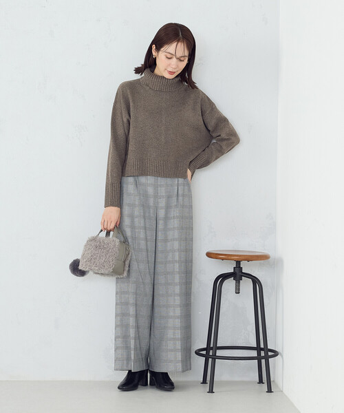 COMME CA ISM（コムサイズム）の「【ウォッシャブル】バックスリット オフタートルニット（ニット/セーター・レディース・ブラウン/ライトグレー/アイボリー/ライラック/サックスブルー・FREE）」の15枚目の写真