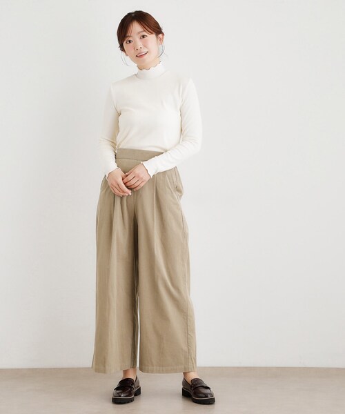 LAURA ASHLEY(ローラアシュレイ)の「【定番人気アイテム!裏起毛】メロウエラスティックタートルプルオーバー(Tシャツ/カットソー・レディース・ブラック/オフホワイト/ナチュラル・38/40)」の5枚目の写真