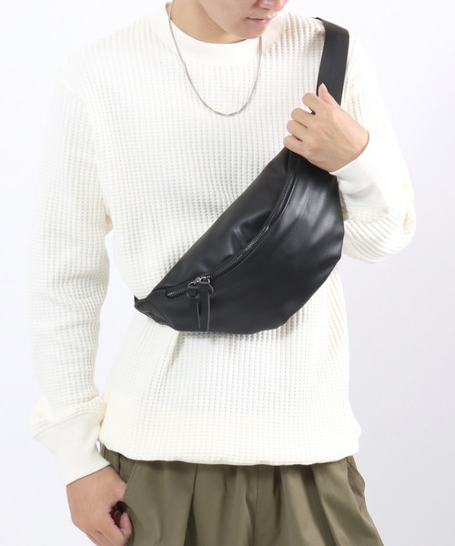 Salong hameu(サロン ハミュー)の「フェイクレザーボディバッグ メンズ レディース ユニセックス/合皮/PU(ボディバッグ/ウエストポーチ・メンズ・ブラック・FREE)」の17枚目の写真
