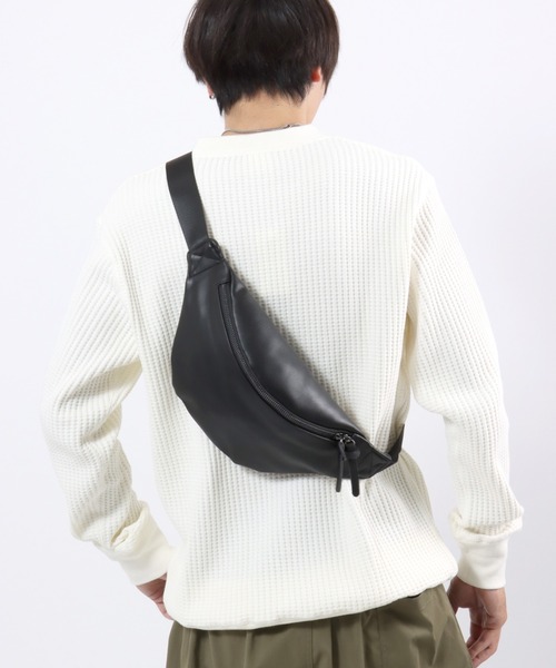 Salong hameu(サロン ハミュー)の「フェイクレザーボディバッグ メンズ レディース ユニセックス/合皮/PU(ボディバッグ/ウエストポーチ・メンズ・ブラック・FREE)」の19枚目の写真