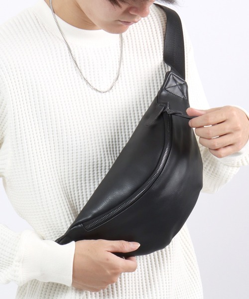 Salong hameu(サロン ハミュー)の「フェイクレザーボディバッグ メンズ レディース ユニセックス/合皮/PU(ボディバッグ/ウエストポーチ・メンズ・ブラック・FREE)」の16枚目の写真