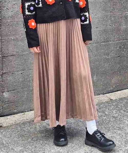 Bleu Bleuet（ブルーブルーエ）の「スエードポンチプリーツスカート（スカート・レディース・ピンクベージュ/アイボリー・FREE）」の2枚目の写真