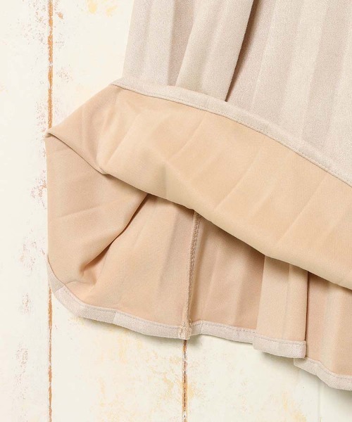 Bleu Bleuet（ブルーブルーエ）の「スエードポンチプリーツスカート（スカート・レディース・ピンクベージュ/アイボリー・FREE）」の3枚目の写真