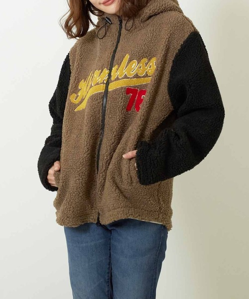 Bling Leads(ブリングリーズ)の「【RES】【Bling leads】オーバーサイズ刺繍ロゴボアフルZIPパーカー(ブルゾン・レディース・ベージュ系/ダークグリーン系/ブラック系/ホワイト系/ホワイト系1/ブラウン系・X-LARGE/LARGE/MEDIUM)」の11枚目の写真