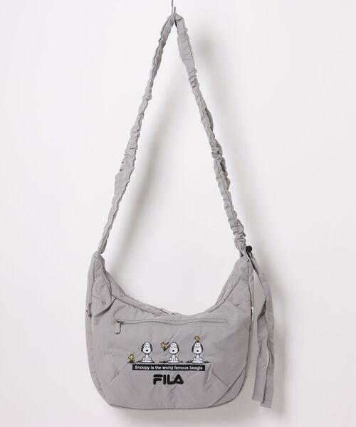 FILA(フィラ)の「【FILA/フィラ】× PEANUTS クシュクシュショルダーバック(ショルダーバッグ・メンズ・ブラック/オフホワイト/グレー・FREE)」の3枚目の写真