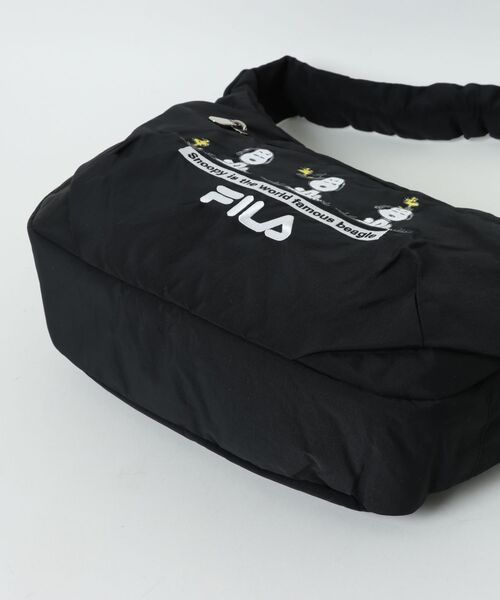 FILA(フィラ)の「【FILA/フィラ】× PEANUTS クシュクシュショルダーバック(ショルダーバッグ・メンズ・ブラック/オフホワイト/グレー・FREE)」の5枚目の写真