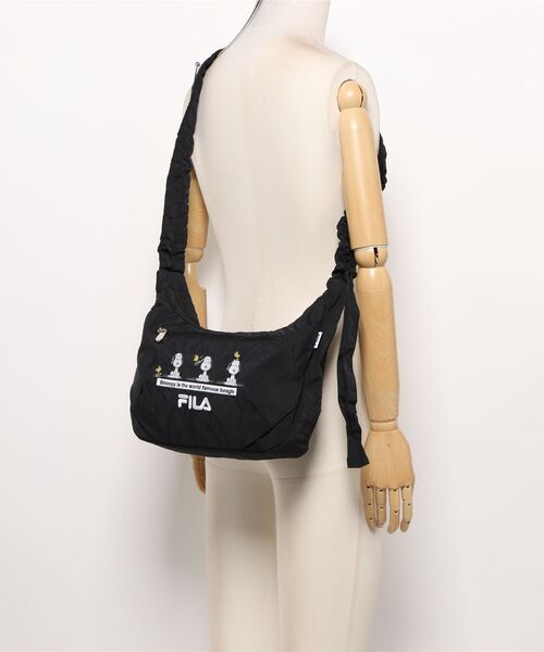 FILA(フィラ)の「【FILA/フィラ】× PEANUTS クシュクシュショルダーバック(ショルダーバッグ・メンズ・ブラック/オフホワイト/グレー・FREE)」の7枚目の写真