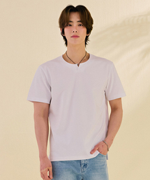 CHASECULT（チェイスカルト）の「男性ネック変形スリット半袖Tシャツ-DBZK5807C0A（Tシャツ/カットソー）」