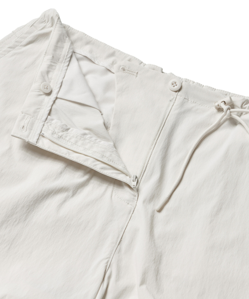 MUSINSA STANDARD WOMAN（ムシンサスタンダードウーマン）の「ウィメンズパラシュートパンツ [クリーム]（スウェットパンツ・レディース・その他・30/24/26/28/22）」の4枚目の写真