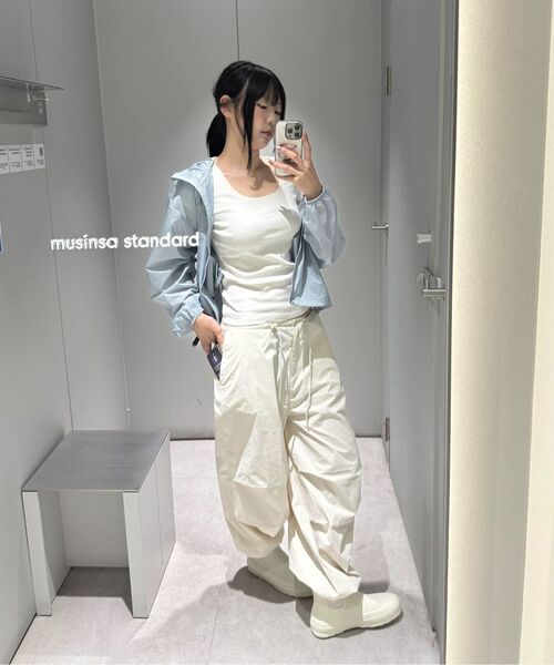 MUSINSA STANDARD WOMAN（ムシンサスタンダードウーマン）の「ウィメンズパラシュートパンツ [クリーム]（スウェットパンツ・レディース・その他・30/24/26/28/22）」の11枚目の写真