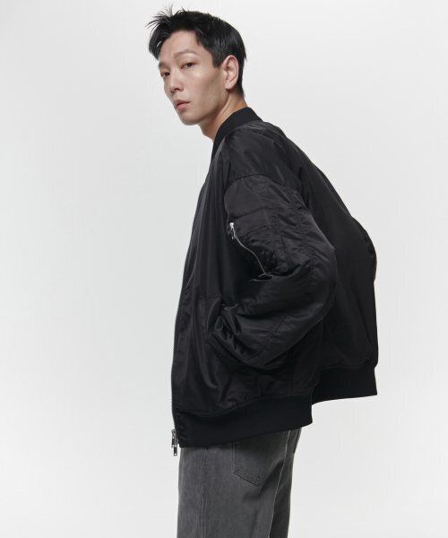 MUSINSA STANDARD（ムシンサスタンダード）の「特大MA-1ボンバージャケット[ブラック]（ブルゾン・メンズ・その他・MEDIUM/LARGE/X-LARGE/XX-LARGE）」の3枚目の写真