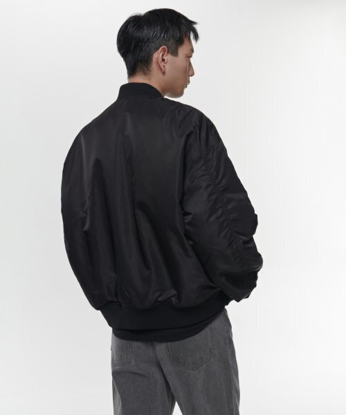 MUSINSA STANDARD（ムシンサスタンダード）の「特大MA-1ボンバージャケット[ブラック]（ブルゾン・メンズ・その他・MEDIUM/LARGE/X-LARGE/XX-LARGE）」の5枚目の写真