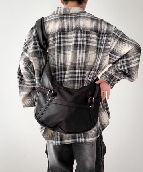 WEGO（ウィゴー）の「WEGO/ハーフムーンPUショルダー（ショルダーバッグ・レディース・ブラック/ブラック系その他・FREE）」の12枚目の写真