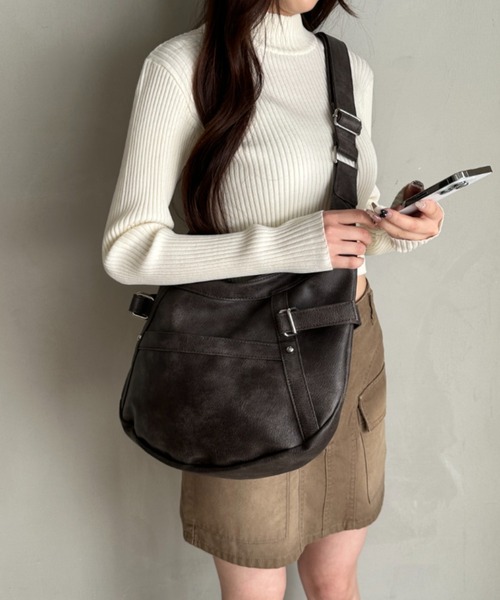 WEGO（ウィゴー）の「WEGO/ハーフムーンPUショルダー（ショルダーバッグ・レディース・ブラック/ブラック系その他・FREE）」の21枚目の写真