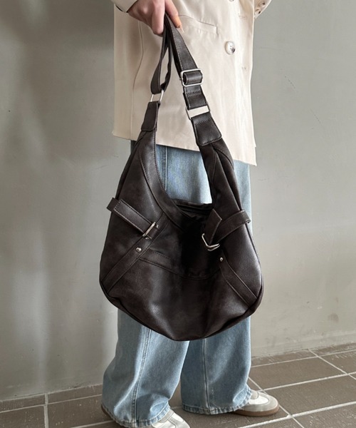 WEGO（ウィゴー）の「WEGO/ハーフムーンPUショルダー（ショルダーバッグ・レディース・ブラック/ブラック系その他・FREE）」の22枚目の写真