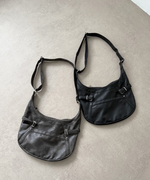 WEGO（ウィゴー）の「WEGO/ハーフムーンPUショルダー（ショルダーバッグ・レディース・ブラック/ブラック系その他・FREE）」の3枚目の写真