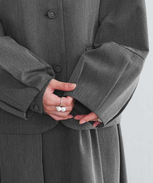 somari imagination（ソマリ イマジネーション）の「『ランタンスリーブジャケット裾スカラップワンピースセットアップ』（ドレス・レディース・チャコールグレー/ブラック・2/1）」の22枚目の写真