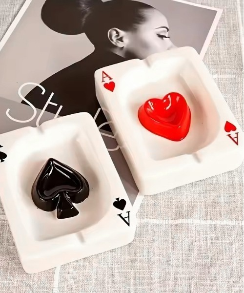 Port（ポート）の「【 Port / ポート 】 トランプ モチーフ セラミック アッシュトレイ / 灰皿 #_（アッシュトレイ/ライター・メンズ・レッド/ブラック・FREE）」の2枚目の写真