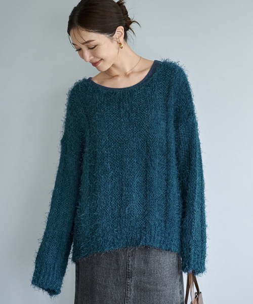 STYLE DELI(スタイルデリ)の「ストライプ編みデコルテ開きシャギーニット(ニット/セーター・レディース・ライトカーキ/ダークブルー/グレイッシュベージュ・FREE)」の3枚目の写真