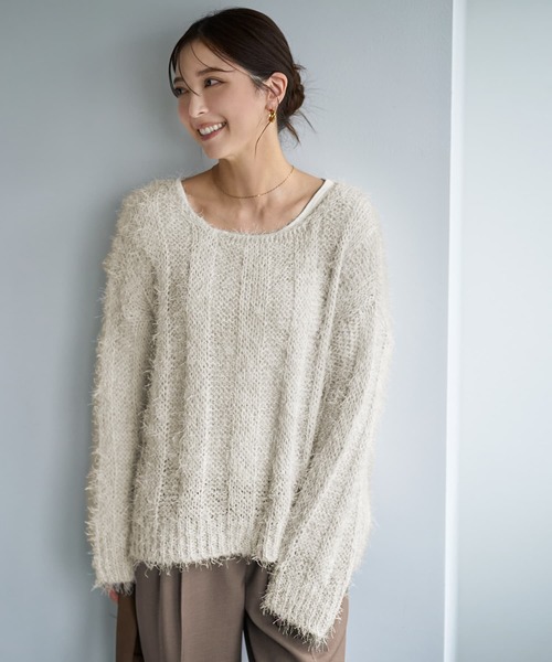 STYLE DELI(スタイルデリ)の「ストライプ編みデコルテ開きシャギーニット(ニット/セーター・レディース・ライトカーキ/ダークブルー/グレイッシュベージュ・FREE)」の2枚目の写真