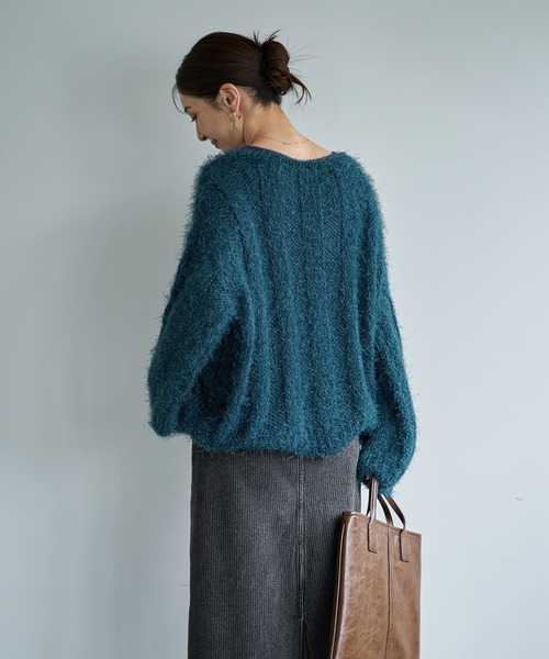 STYLE DELI(スタイルデリ)の「ストライプ編みデコルテ開きシャギーニット(ニット/セーター・レディース・ライトカーキ/ダークブルー/グレイッシュベージュ・FREE)」の8枚目の写真