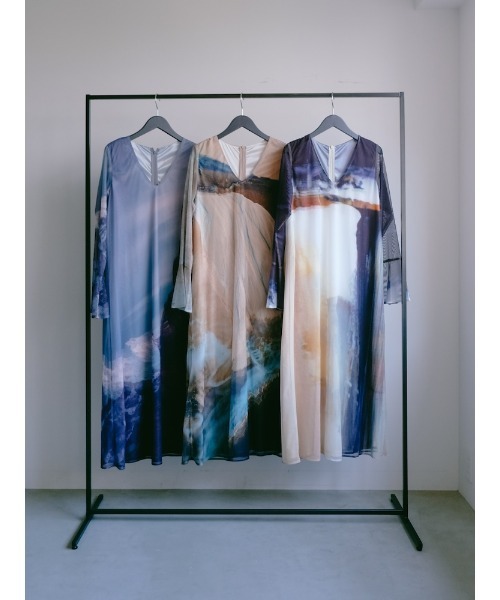 sahara(サハラ)の「Nature Print Layered Dress/ネイチャープリントレイヤードドレス(ドレス・レディース・ブルー/ブラック/ベージュ・FREE)」の4枚目の写真