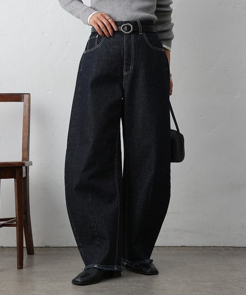 COLONY 2139（コロニートゥーワンスリーナイン）の「カーブデニムパンツ（デニムパンツ・レディース・ブルー/ネイビー/サックスブルー・SMALL/LARGE/MEDIUM）」の2枚目の写真