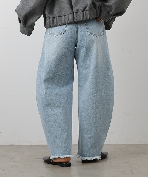 COLONY 2139（コロニートゥーワンスリーナイン）の「カーブデニムパンツ（デニムパンツ・レディース・ブルー/ネイビー/サックスブルー・SMALL/LARGE/MEDIUM）」の10枚目の写真