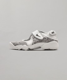 NIKE（ナイキ）の「NIKE WMNS AIR RIFT IM5739-001（スニーカー）」