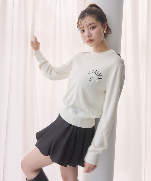 EIMY ISTOIRE(エイミーイストワール)の「EIMYロゴニットトップス(ニット/セーター・レディース・ホワイト/ブラック/グレー/ライトピンク・F)」の2枚目の写真