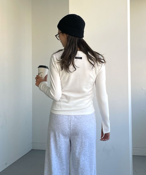 CHERI since1985(シェリ)の「ウォーム+6℃袖スリットストレッチロングtee(Tシャツ/カットソー・レディース・ホワイト/ブラック・FREE)」の8枚目の写真