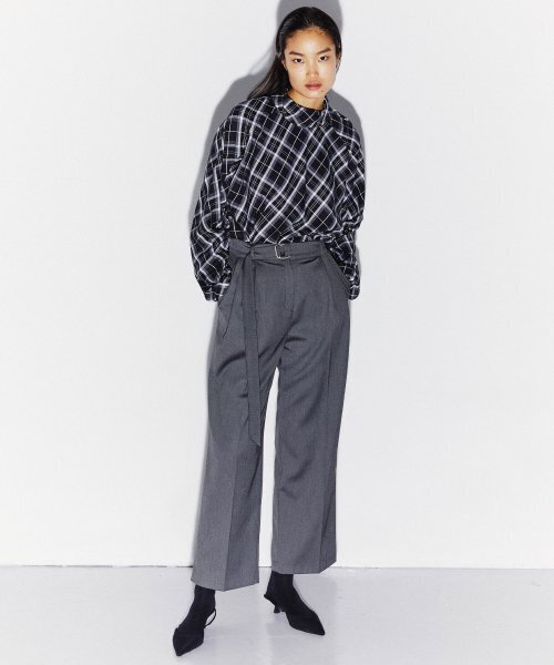 KIMDOH(キムド)の「BELT WIDE PANTS CHARCOAL GRAY(スラックス・レディース・その他・FREE)」の2枚目の写真