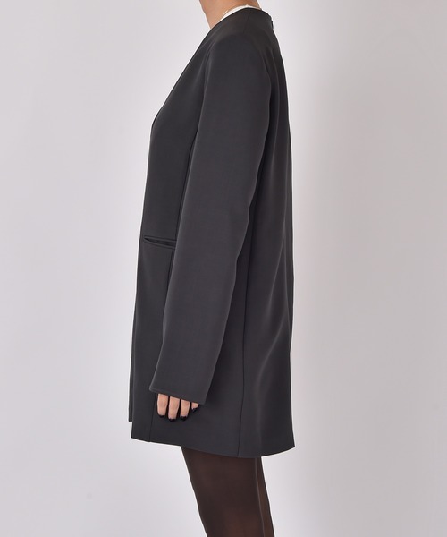 AKTE（アクテ）の「ディープVネックミニワンピース（ワンピース・レディース・ベージュ/チャコールグレー・1/2）」の4枚目の写真