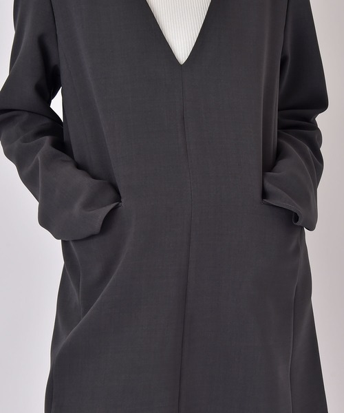 AKTE（アクテ）の「ディープVネックミニワンピース（ワンピース・レディース・ベージュ/チャコールグレー・1/2）」の8枚目の写真