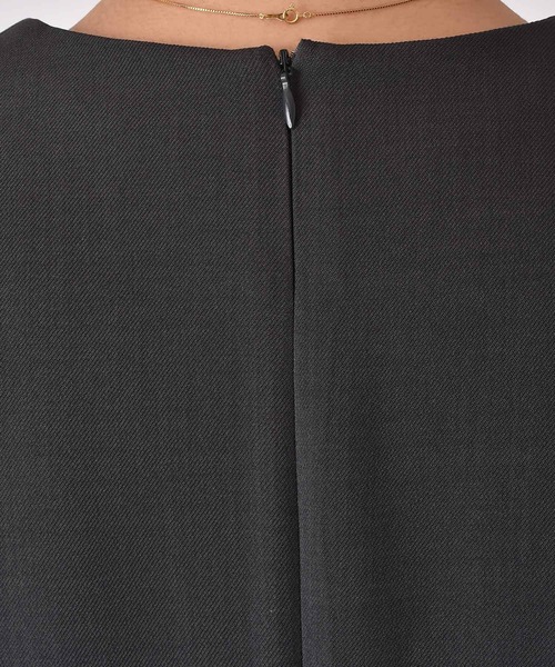 AKTE（アクテ）の「ディープVネックミニワンピース（ワンピース・レディース・ベージュ/チャコールグレー・1/2）」の9枚目の写真