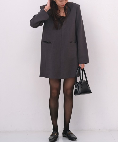 AKTE（アクテ）の「ディープVネックミニワンピース（ワンピース・レディース・ベージュ/チャコールグレー・1/2）」の14枚目の写真