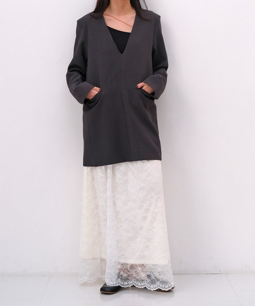 AKTE（アクテ）の「ディープVネックミニワンピース（ワンピース・レディース・ベージュ/チャコールグレー・1/2）」の20枚目の写真