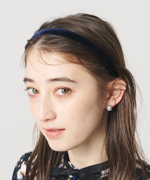 UNITED ARROWS(ユナイテッドアローズ)の「プレーン ヘッドバンド 14M(カチューシャ・レディース・ブラック/ネイビー・FREE)」の5枚目の写真