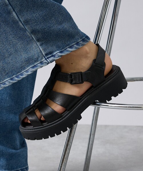 Timberland(ティンバーランド)の「【Timberland / ティンバーランド】STONE STREET FISHERMAN SANDAL/ ストーンストリートフィッシャーマンサンダル(サンダル・レディース・ブラック/キャメル・24.5/23.5/22.5)」の2枚目の写真
