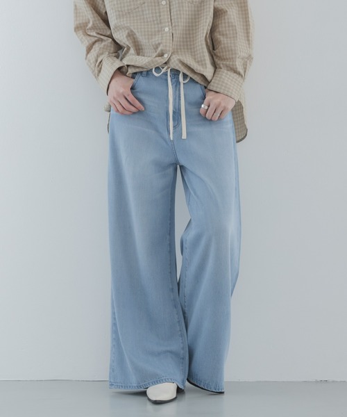 URBAN RESEARCH Sonny Label(アーバンリサーチサニーレーベル)の「リヨセルコットンドロストワイドデニム(デニムパンツ・レディース・ライトインディゴブルー/インディゴブルー・36/38/34)」の1枚目の写真