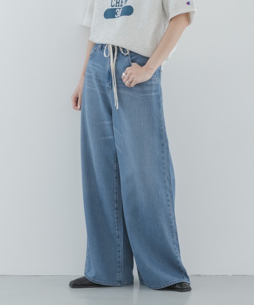 URBAN RESEARCH Sonny Label(アーバンリサーチサニーレーベル)の「リヨセルコットンドロストワイドデニム(デニムパンツ・レディース・ライトインディゴブルー/インディゴブルー・36/38/34)」の4枚目の写真