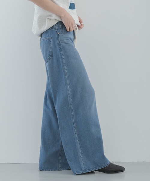 URBAN RESEARCH Sonny Label(アーバンリサーチサニーレーベル)の「リヨセルコットンドロストワイドデニム(デニムパンツ・レディース・ライトインディゴブルー/インディゴブルー・36/38/34)」の5枚目の写真