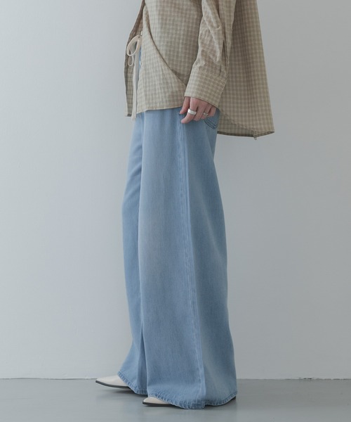 URBAN RESEARCH Sonny Label(アーバンリサーチサニーレーベル)の「リヨセルコットンドロストワイドデニム(デニムパンツ・レディース・ライトインディゴブルー/インディゴブルー・36/38/34)」の12枚目の写真
