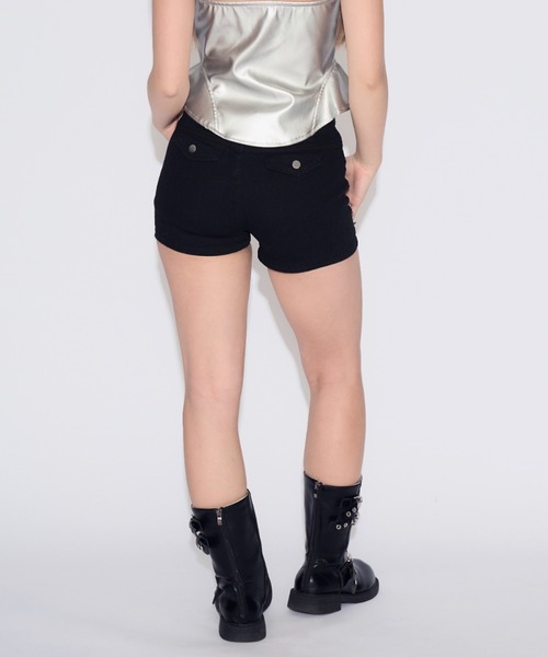 tinkerend(ティンカーエンド)の「Studded Low-rise Short Denim / スタッズローライズショートデニム(デニムパンツ・レディース・ブラック・1/2)」の6枚目の写真