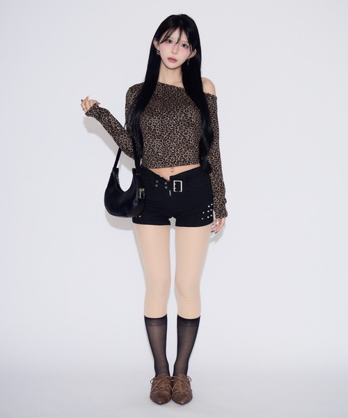 tinkerend(ティンカーエンド)の「Studded Low-rise Short Denim / スタッズローライズショートデニム(デニムパンツ・レディース・ブラック・1/2)」の17枚目の写真