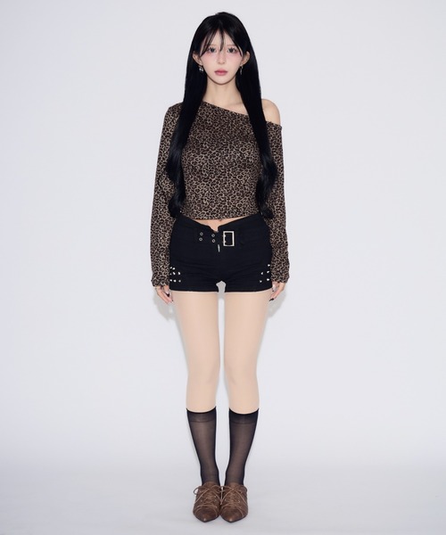 tinkerend(ティンカーエンド)の「Studded Low-rise Short Denim / スタッズローライズショートデニム(デニムパンツ・レディース・ブラック・1/2)」の16枚目の写真