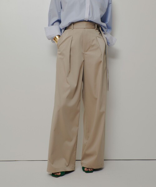 allureville(アルアバイル)の「サテンストレッチベルテッドパンツ(その他パンツ・レディース・ネイビー/ベージュ・2/1)」の7枚目の写真